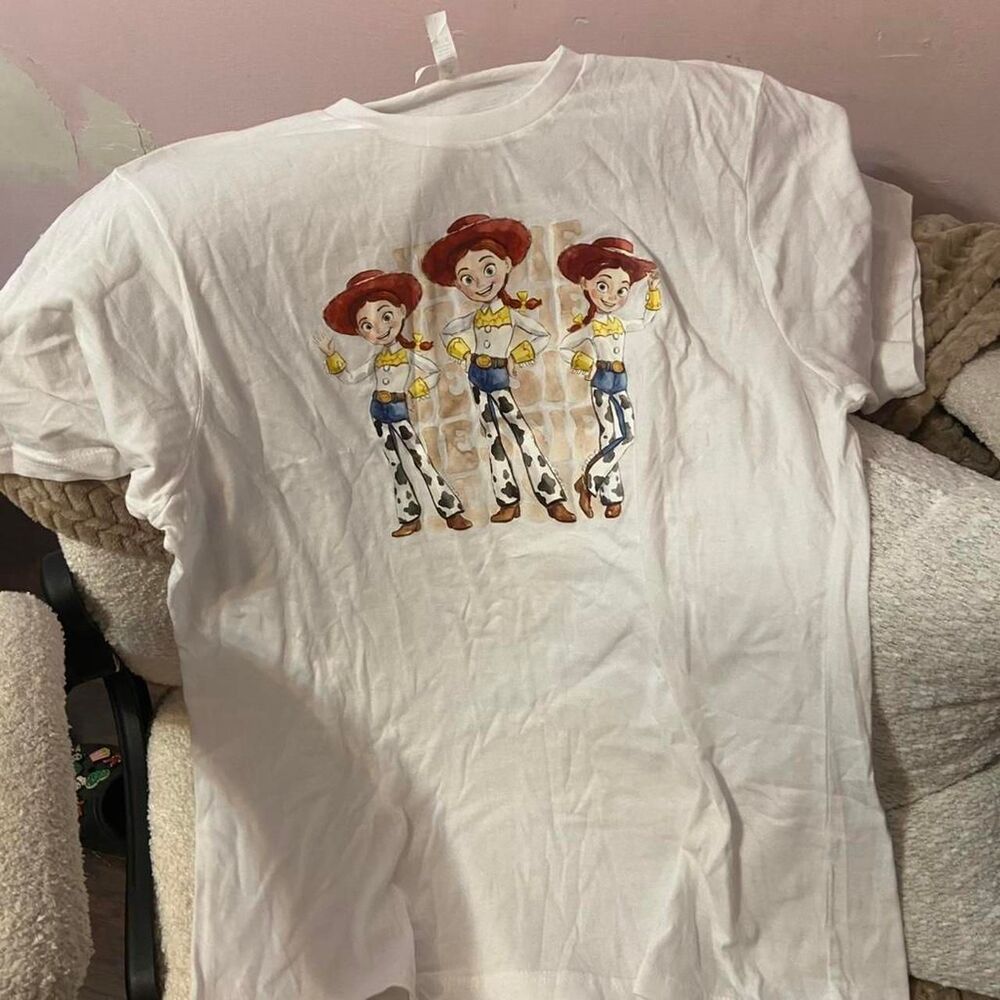 Disney Jessi T-shirt Size L